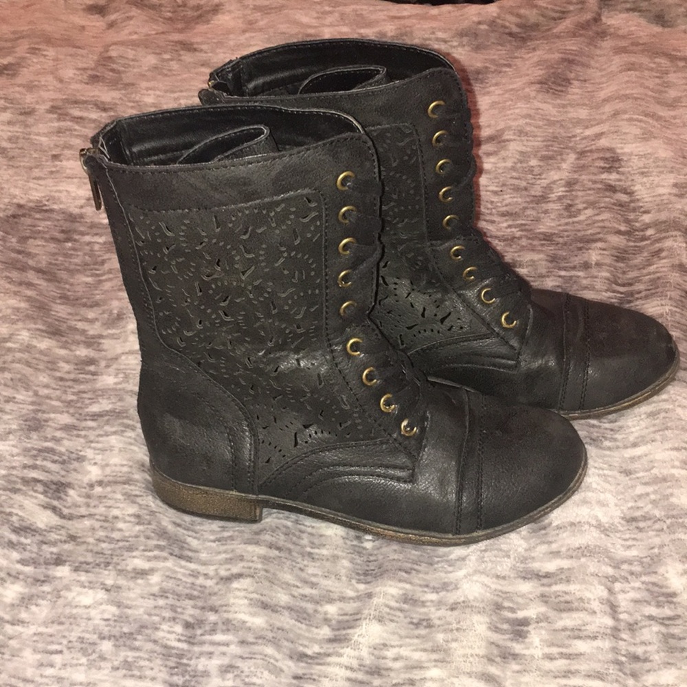 Rampage Black Boots with Cuttout Design